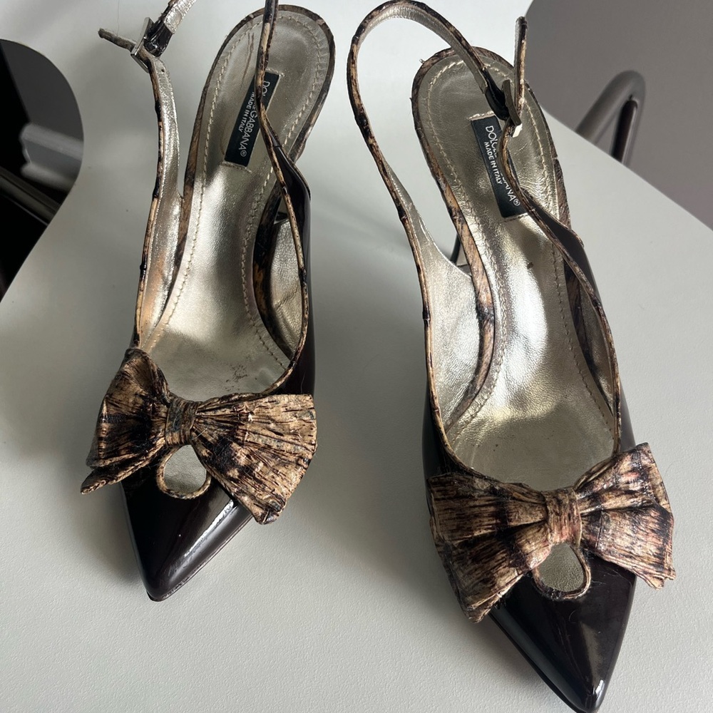 Dolce & Gabbana Black and Gold Slingback Heels with Bow